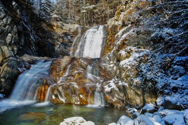 Winter view of Popina Luka waterfall near town of Sandanski, Pirin Mountain — Stock Photo, Image