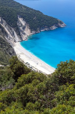 Güzel Myrtos Beach, Kefalonia mavi su ile muhteşem deniz manzarası