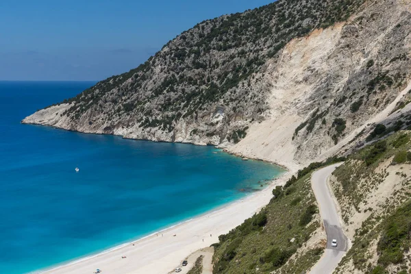 Panoramiczny widok na piękne Myrtos bay road do plaży Kefalonia, Wyspy Jońskie — Zdjęcie stockowe