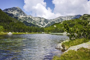 Dağ nehir ve Muratov tepe, Pirin Dağı ile manzara