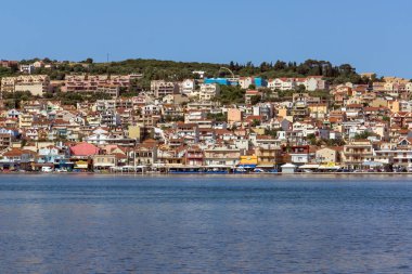 Argostoli kasaba, Kefalonia, oniki adalar manzarasına
