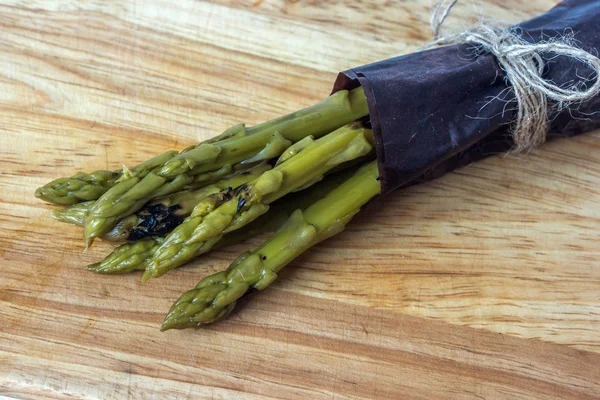 Organic grilled and marinated asparagus — Stock Photo, Image