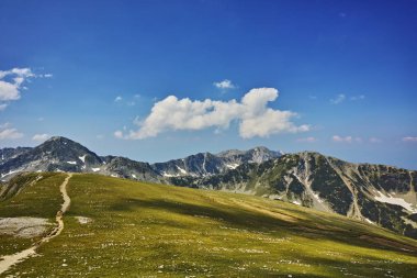 Yolun bir Vihren tepe, Pirin Dağı tırmanışı