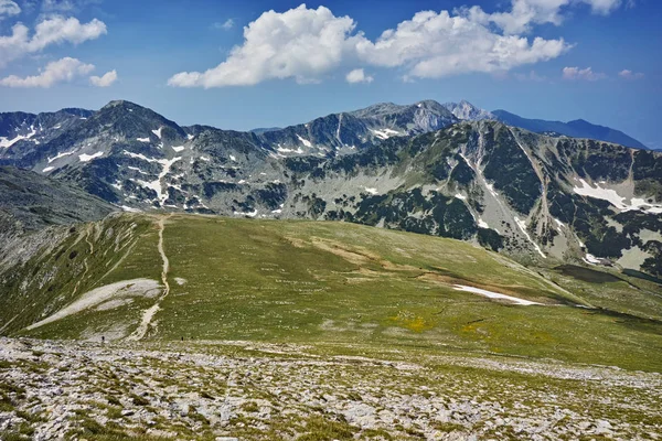 Krajobraz z ścieżkę do wspinaczki Vihren szczyt, góry Pirin — Zdjęcie stockowe
