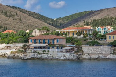 Fiskardo, Kefalonia, Yunanistan - 25 Mayıs 2015: Muhteşem panoramik şehir Fiskardo, Kefalonia, Ionian Islands