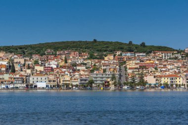 Argostoli, Kefalonia, Yunanistan - 26 Mayıs 2015: Kasaba Argostoli, Kefalonia Panoraması