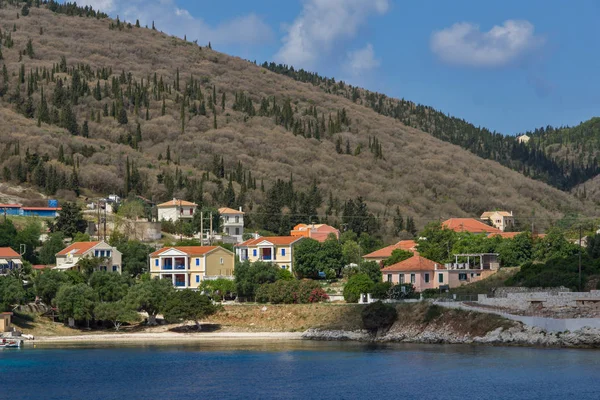 Fiskardo, Kefalonia, Yunanistan - 25 Mayıs 2015: Panorama Fiskardo kasaba, Kefalonia, İyonya Adaları