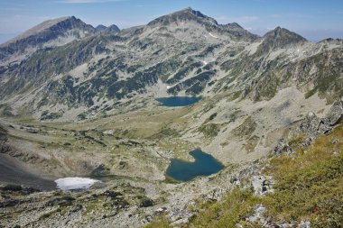 Kamenitsa ve Yalovarnika tepeler, Argirovo ve Mitrovo Gölü'nden Dzhano, Pirin Dağı ile şaşırtıcı Panorama