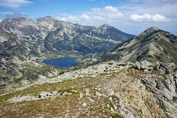 Úžasná krajina s Sivrya, Polezhan a Dzhangal peak, pohoří Pirin — Stock fotografie