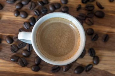 Kupası ve kahve tanesi