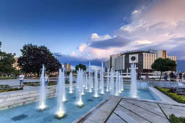 Софії, Болгарія - 3 липня 2016: Захід сонця погляд Національного Палацу культури у Софії — стокове фото