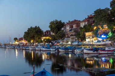 Sozopol, Bulgaristan - 11 Temmuz 2016: Süzebolu bağlantı noktası, Burgaz bölge günbatımında,