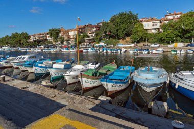 Sozopol, Bulgaristan - 12 Temmuz 2016: Süzebolu şehir, Burgaz bölge Liman Panoraması