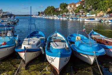 Sozopol, Bulgaristan - 12 Temmuz 2016: Süzebolu şehir, Burgaz bölge Liman Panoraması
