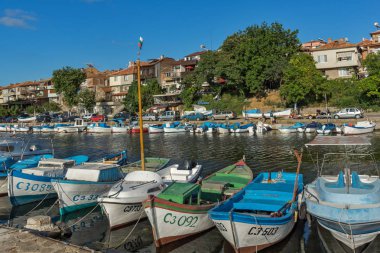 Sozopol, Bulgaristan - 12 Temmuz 2016: Süzebolu şehir, Burgaz bölge Liman Panoraması