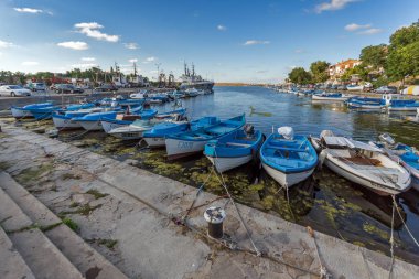 Sozopol, Bulgaristan - 12 Temmuz 2016: Bağlantı noktası Süzebolu şehir panoraması