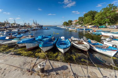 Sozopol, Bulgaristan - 12 Temmuz 2016: Süzebolu şehir, Burgaz bölge Liman Panoraması