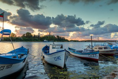 Sozopol, Bulgaristan - 12 Temmuz 2016: Sunset Panorama Süzebolu şehir, Burgaz bölge bağlantı noktasının