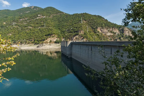 Πανοραμική θέα προς το φράγμα του ταμιευτήρα Vacha (Antonivanovtsy), ορεινή Ροδόπη — Φωτογραφία Αρχείου