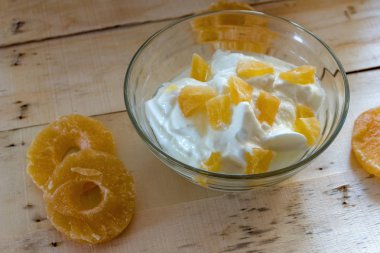 Ananas ve portakal suyu adet Yoğurtlu Servis Kahvaltı