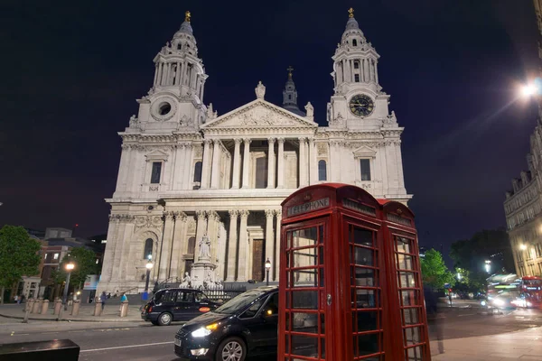 LONDRES, INGLÊS - JUNHO 17 2016: Amazing Night photo of St. Paul Cathedral in London — Fotografia de Stock