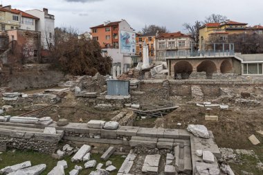 Plovdiv, Bulgaristan - 30 Aralık 2016: Panorama in Ruins of Roma Odeon şehir Plovdiv,