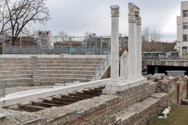 Plovdiv, Bulgaristan - 30 Aralık 2016: Roma Odeon kalıntıları Panoraması
