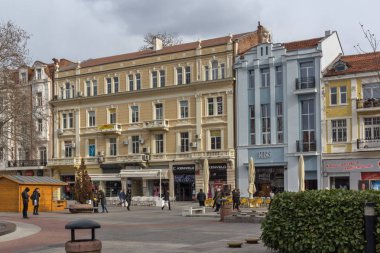 Plovdiv, Bulgaristan - 30 Aralık 2016: Evleri ve şehir Plovdiv street yürüyüş