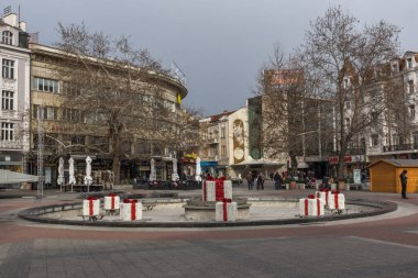 Plovdiv, Bulgaristan - 30 Aralık 2016: Evleri ve şehir Plovdiv street yürüyüş