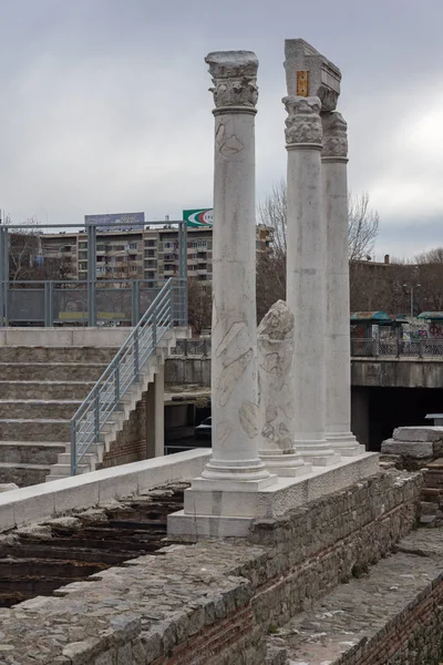 Πλόντβιβ, Βουλγαρία - Δεκέμβριος 2015: Πανόραμα του ερείπια από Ρωμαϊκό Ωδείο στην πόλη Πλόβντιβ, — Φωτογραφία Αρχείου