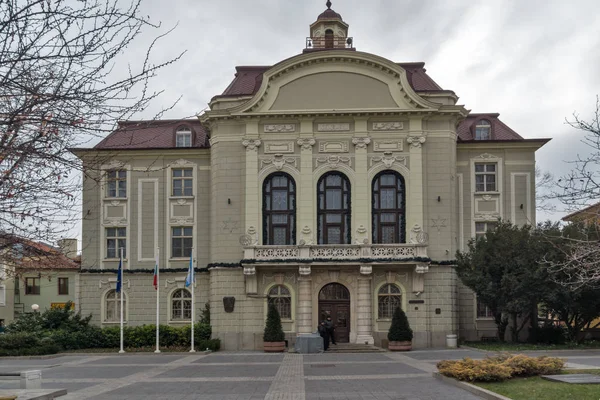 Plovdiv, Bulgarije - 30 December 2016: Gebouw van stadhuis in Plovdiv, — Stockfoto
