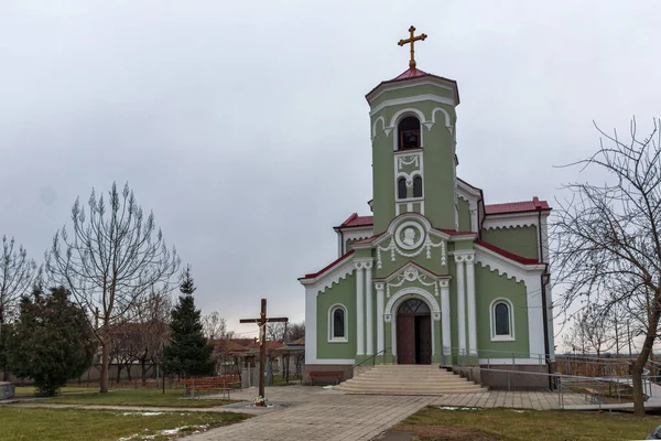 RAKOVSKI, BULGARIA - 31 DICEMBRE 2016: La chiesa cattolica romana Immacolata Concezione della Vergine Maria nella città di Rakovski — Foto Stock