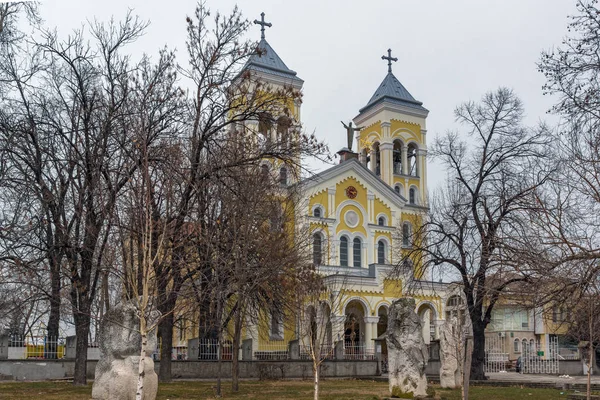 RAKOVSKI, BULGÁRIA - DEZEMBRO 31 2016: A Igreja Católica Romana Santíssimo Coração de Jesus na cidade de Rakovski — Fotografia de Stock