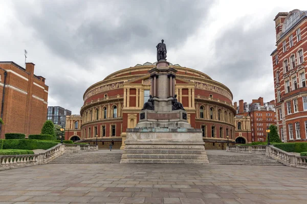 LONDRES, ANGLETERRE - 18 JUIN 2016 : Vue imprenable sur Royal Albert Hall, Londres — Photo