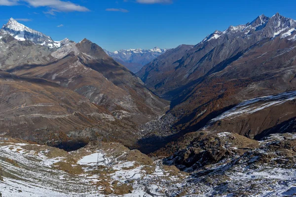 Increíble paisaje otoñal de los Alpes Suizos y Zermatt , — Foto de Stock