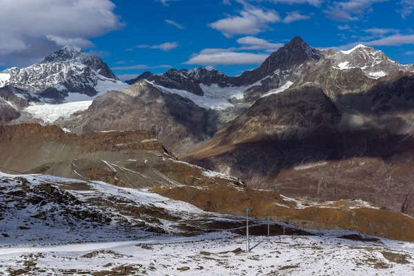 令人惊异的冬天瑞士阿尔卑斯山的全景图 — 图库照片