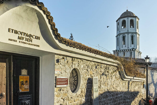 PLOVDIV, BULGARIA - ЯНВАРЬ 2 2017: Церковь Св. Константина и Св. Елены со времен Болгарского Возрождения в старом городе Пловдиве
