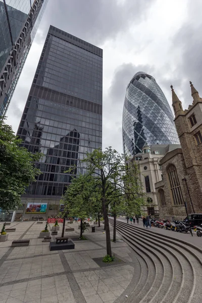 London, england - juni 18 2016: großartiges stadtbild von business building in city of london — Stockfoto