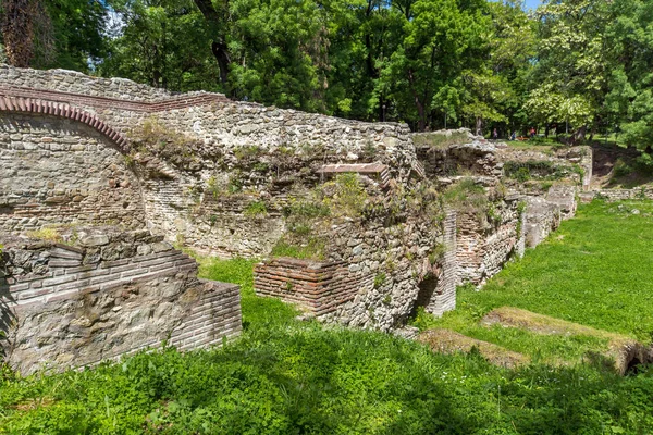 Руїни будинків в стародавнього римського міста Diokletianopolis, міста Hisarya — стокове фото