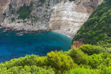 Mavi su ve kayalar Zakynthos Island Beach