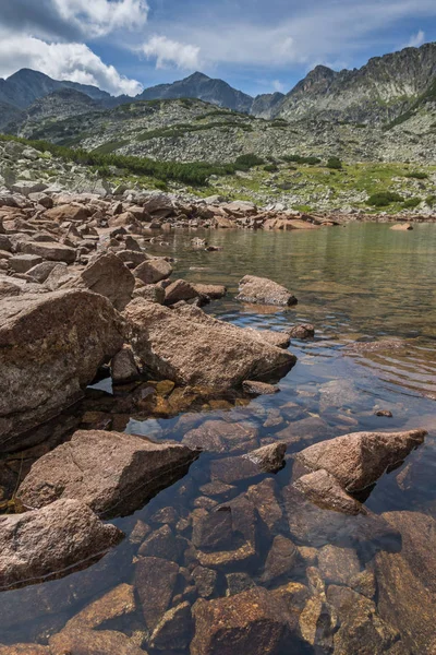 Batu-batu besar di danau Musalenski, gunung Rila , — Stok Foto