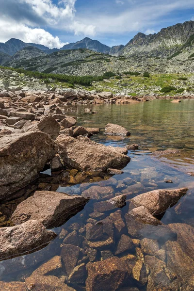 Pemandangan yang menakjubkan dari danau Musalenski dan puncak Musala, gunung Rila — Stok Foto