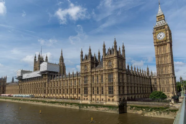 London, england - 19. juni 2016: stadtbild von Westminster Palace und Big Ben, london, england — Stockfoto