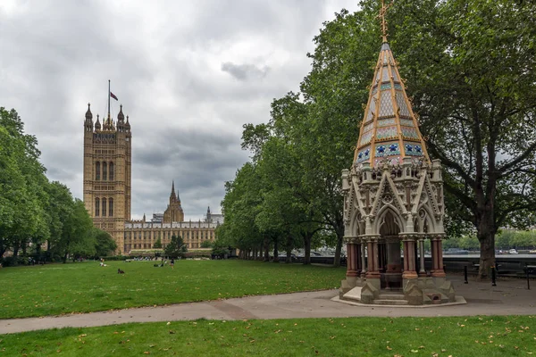 LONDON, ENGLAND - JUNE 19 2016: Victoria Tower in Houses of Parliament, Palace of Westminster,  London, England — Stock Photo, Image