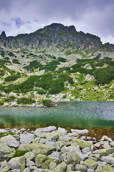 Úžasná krajina kolem Samodivski jezera, pohoří Pirin — Stock fotografie