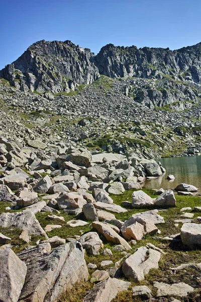 Pemandangan luar biasa dari Argirovo Lake, Pirin Mountain — Stok Foto