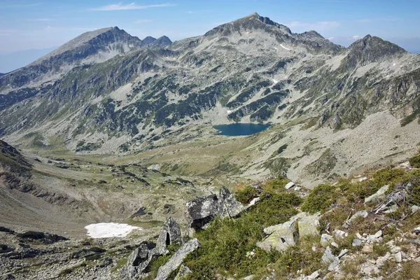 Danau Argirovo dan Mitrovo pemandangan dari Puncak Dzhano, Gunung Pirin — Stok Foto