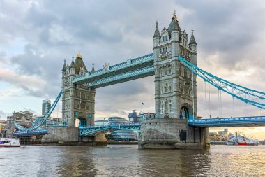 Tower Bridge Londra günbatımı Panoraması ikindi, İngiltere