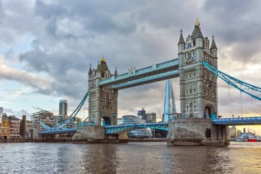 Tower Bridge Londra günbatımı Panoraması ikindi, İngiltere