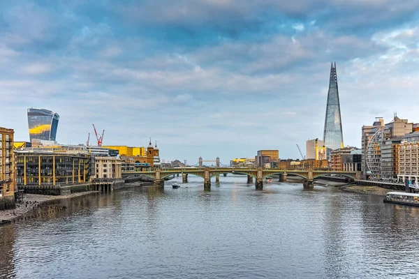 Gün batımı panorama Londra ve Thames Nehri, İngiltere — Stok fotoğraf